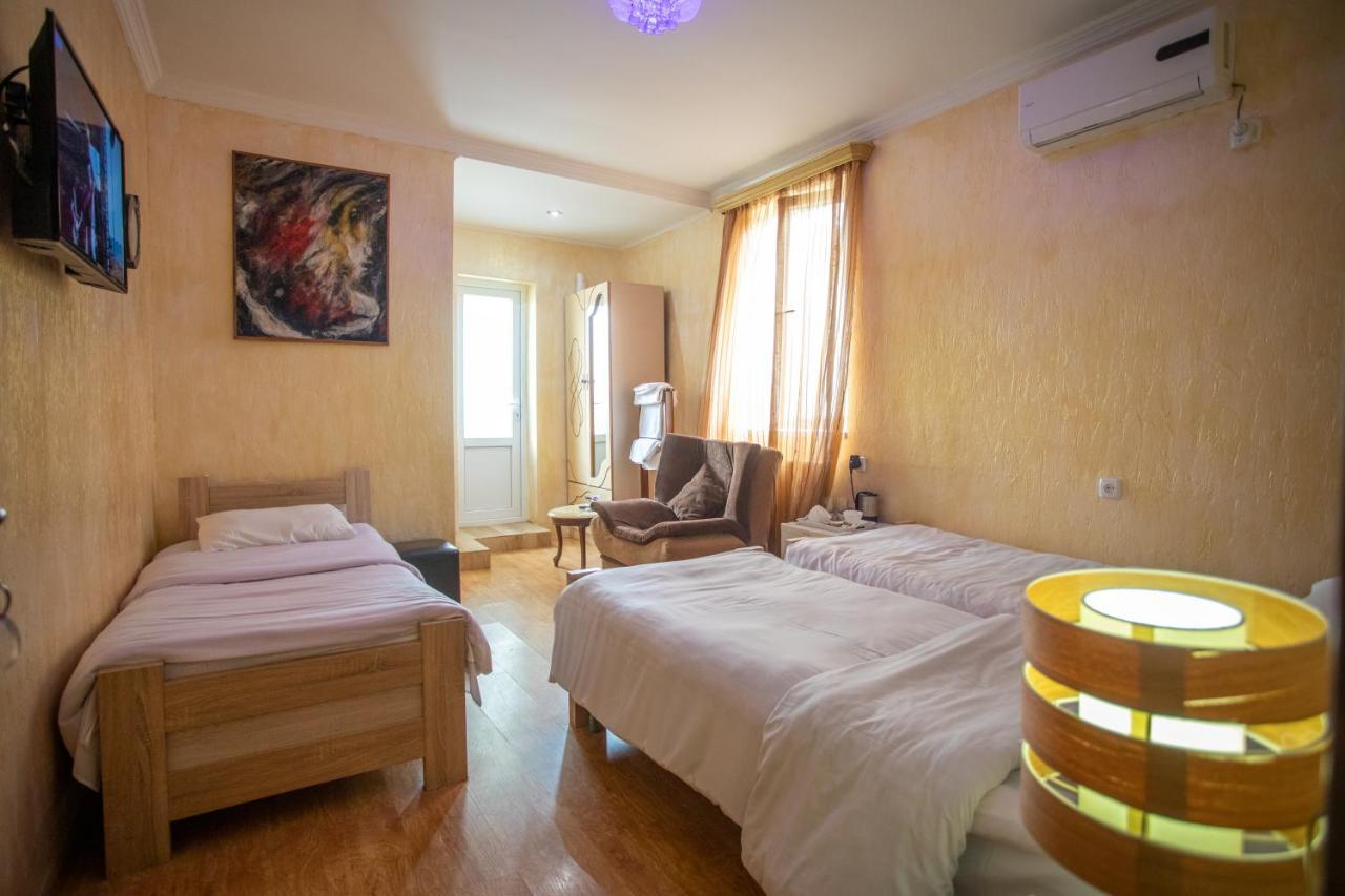 Hotel Mkudro Кутаиси Екстериор снимка